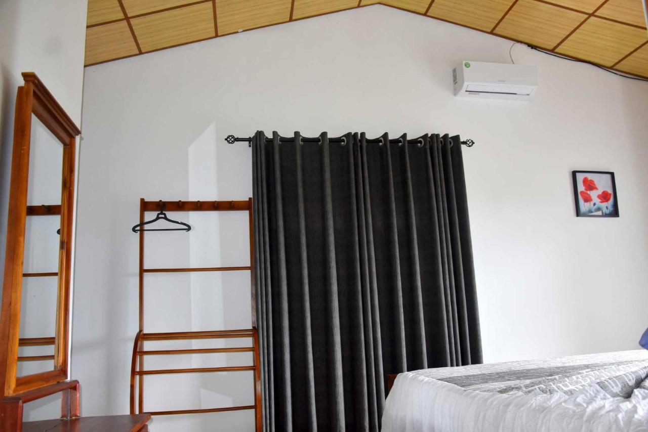 Hotel H2O Gampola Esterno foto
