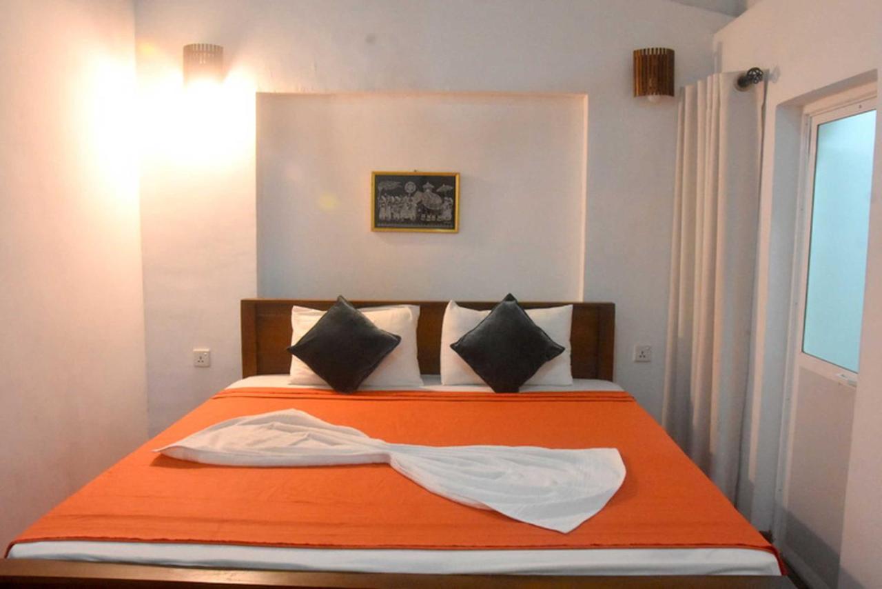 Hotel H2O Gampola Esterno foto