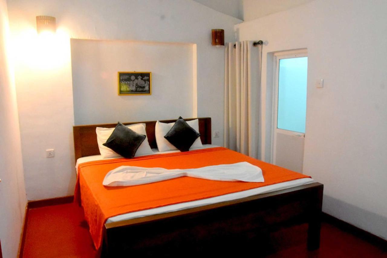 Hotel H2O Gampola Esterno foto