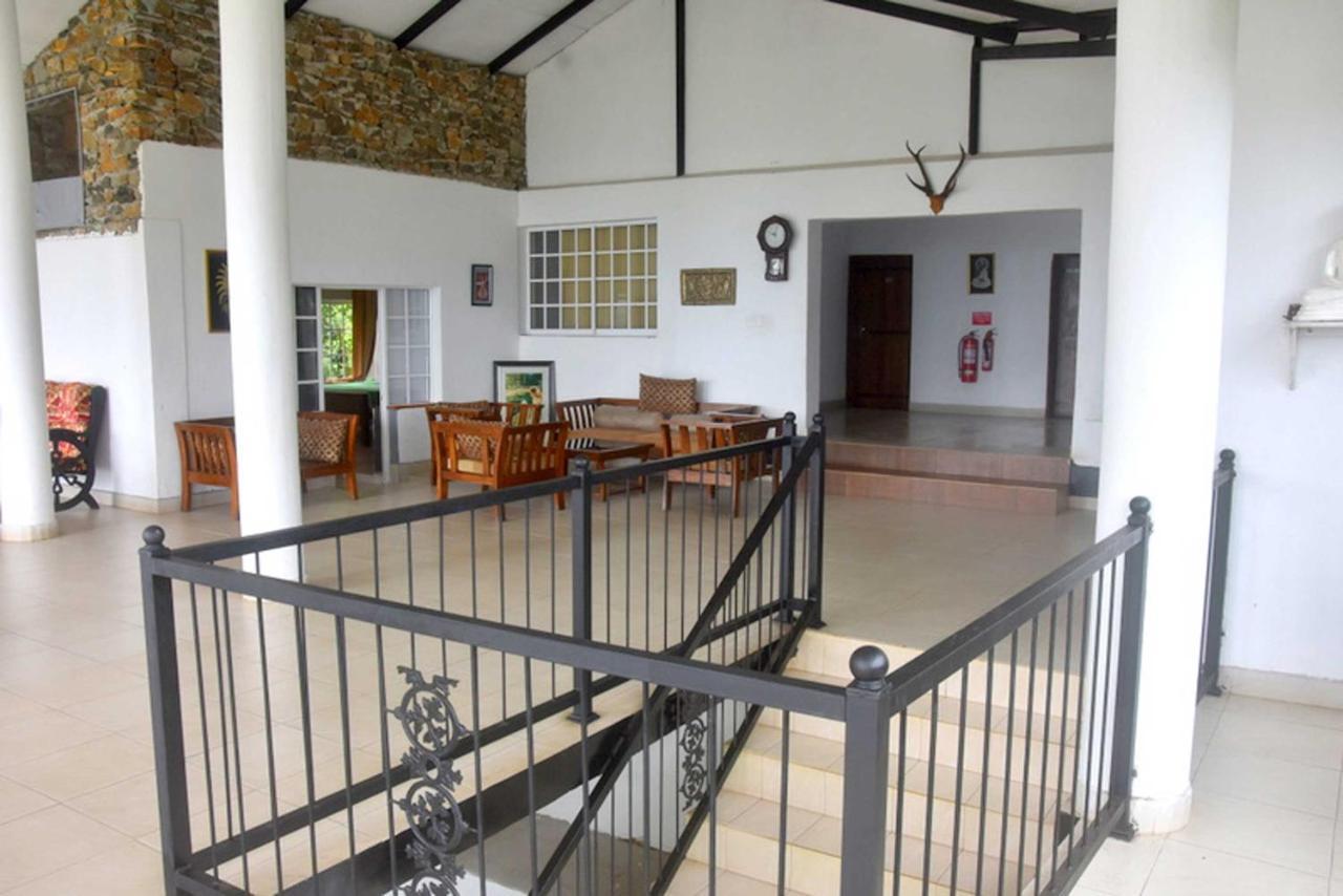Hotel H2O Gampola Esterno foto