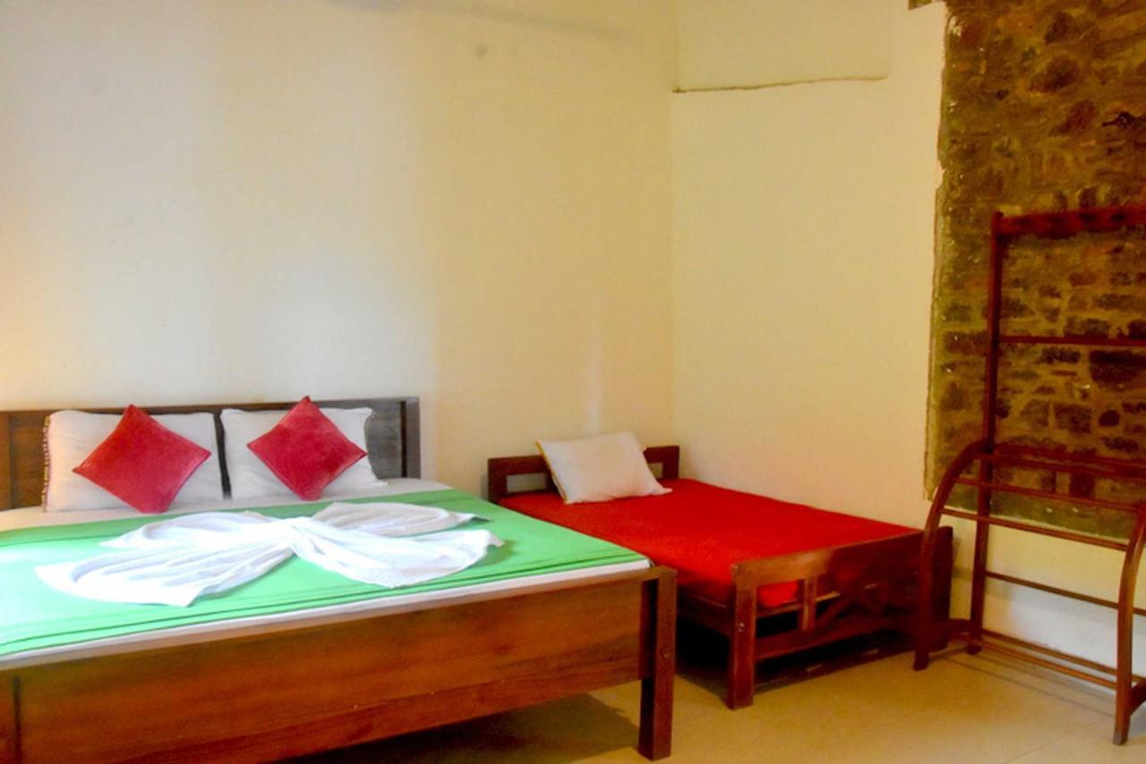 Hotel H2O Gampola Esterno foto